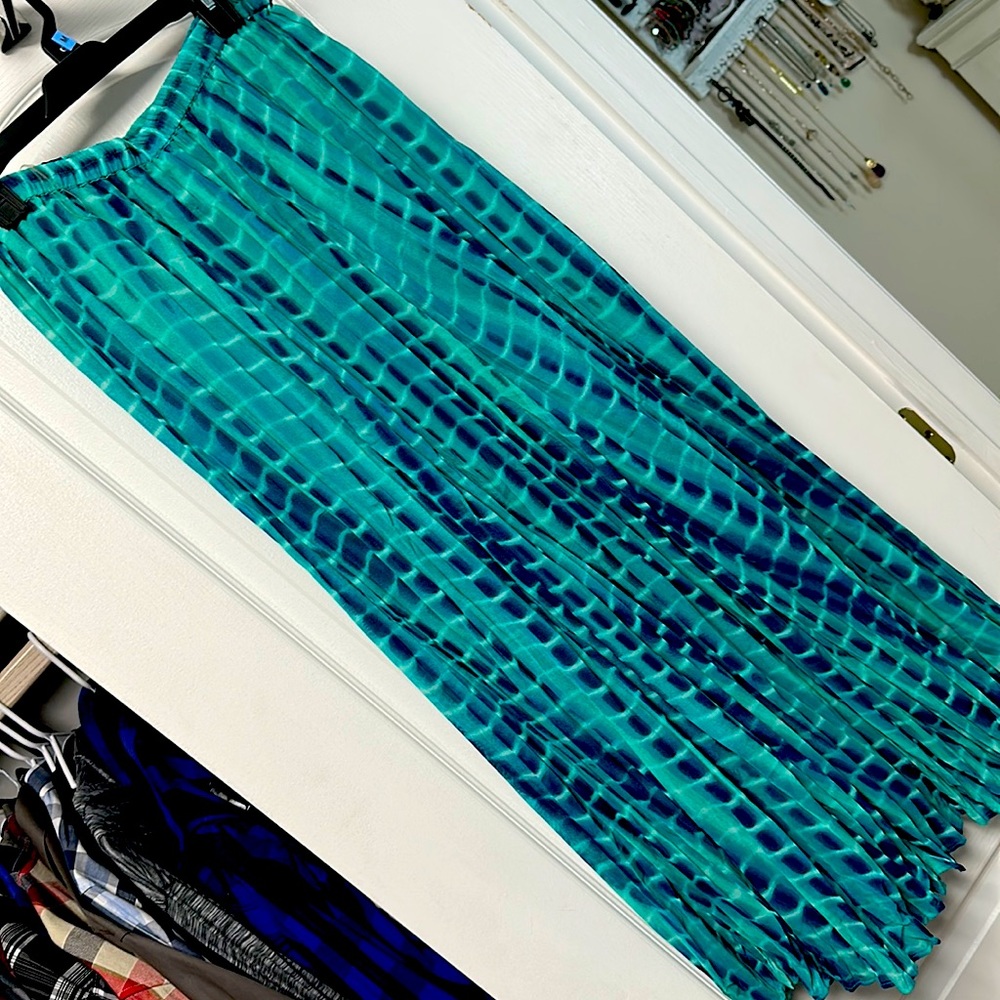 Beautiful teal flowy long skirt -medium